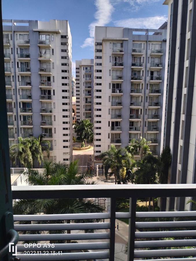Pasay Condotel Near Resorts World & Airport Exterior photo